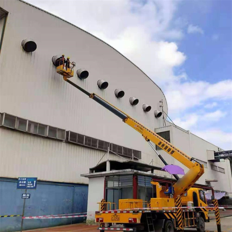 连州高空作业车出租服务：专业广告牌安装解决方案