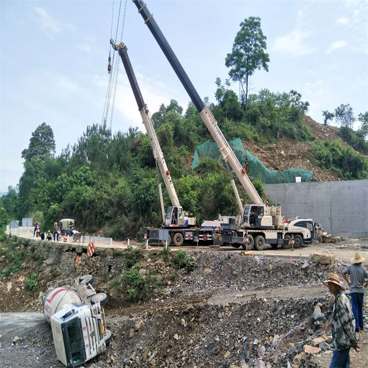 连州汽车掉沟里叫吊车救援要多少钱